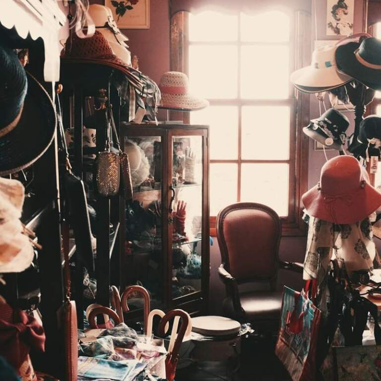 Extravagância: A Irmã Gêmea da Escassez que se Veste de Abundância