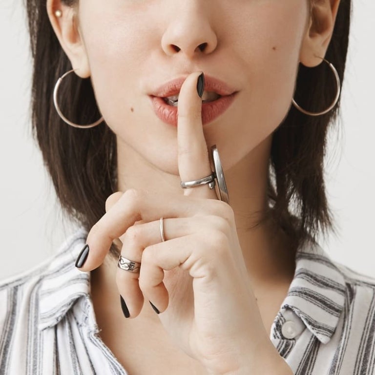 O silêncio que fala. A interdição do debate político e a crise da palavra pública